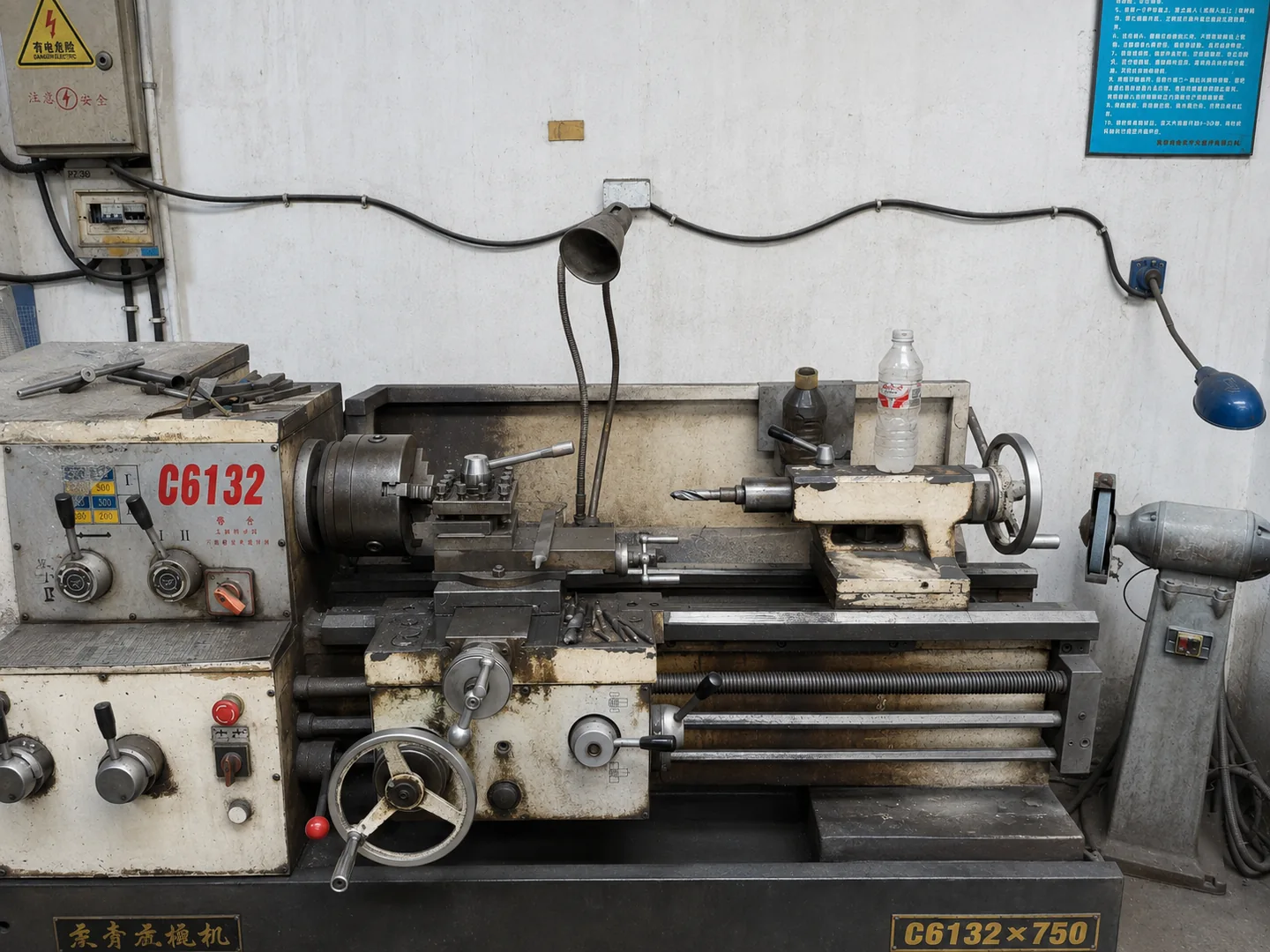 Lathe equipment at the SHENGGUANG factory