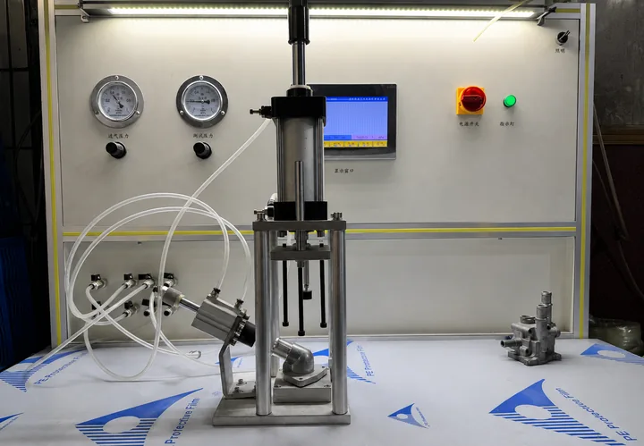 Leak testing station